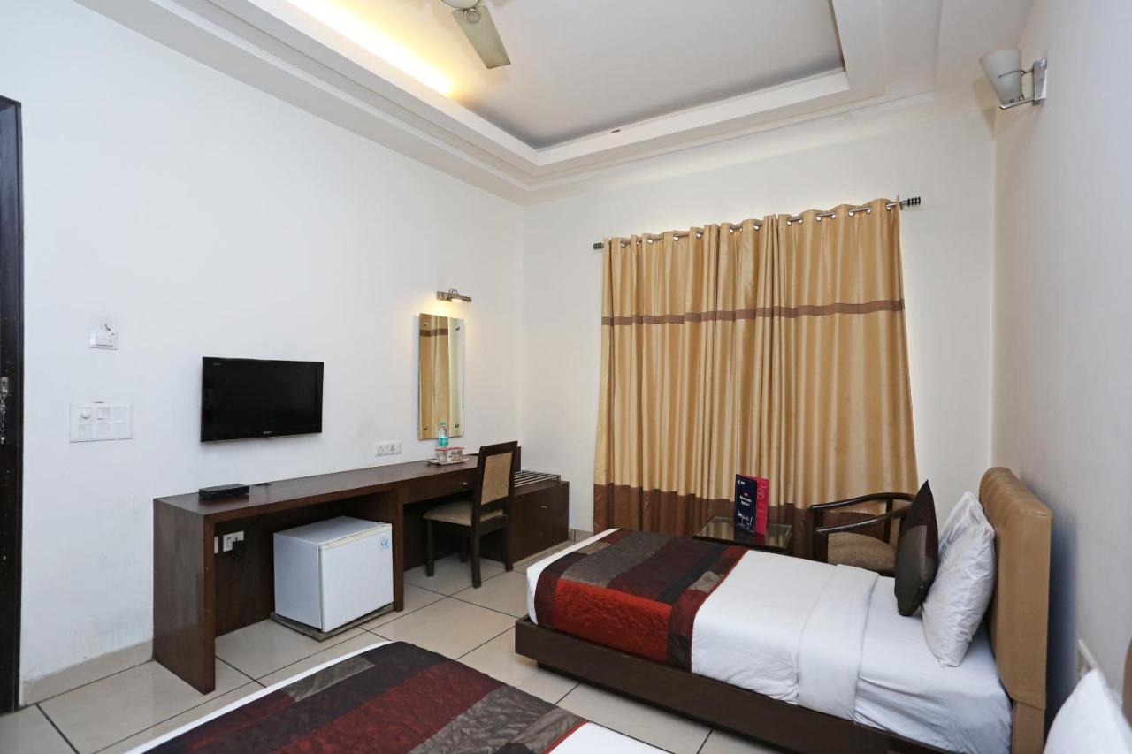 Capital O 1391 Hotel Pushpa Vilas Ghaziabad Exterior foto